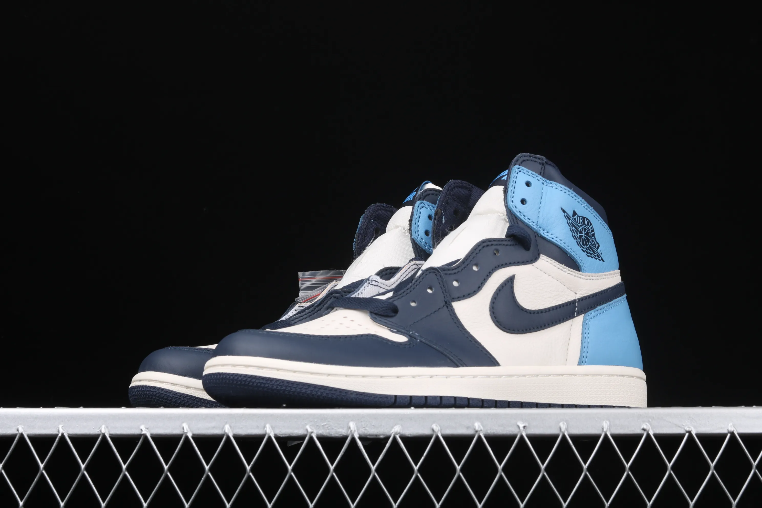 All categories Air Jordan Jordan series basketball shoes Air Jordan 1 High pure original version Air Jordan 1 AJ1 black and blue toe Joe 1 obsidian North Carolina blue 555088-140